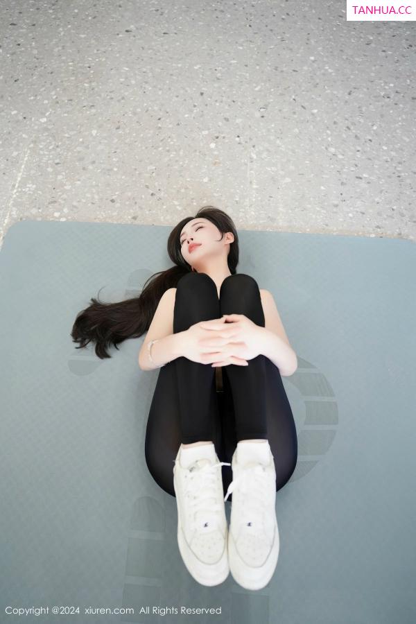 周妍希 奶瓶土肥圆 [XiuRen]高清写真图 2024.07.05 No.8810 Carol周妍希X 健身场景第35张图片
